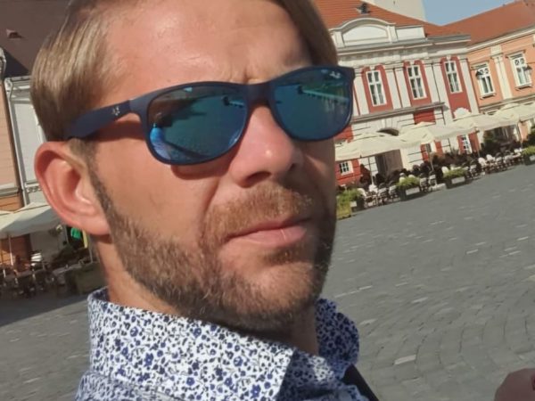 Claudiu Trandafir Simplifică Drumul către Credite Inteligente cu OferteBancare.ro