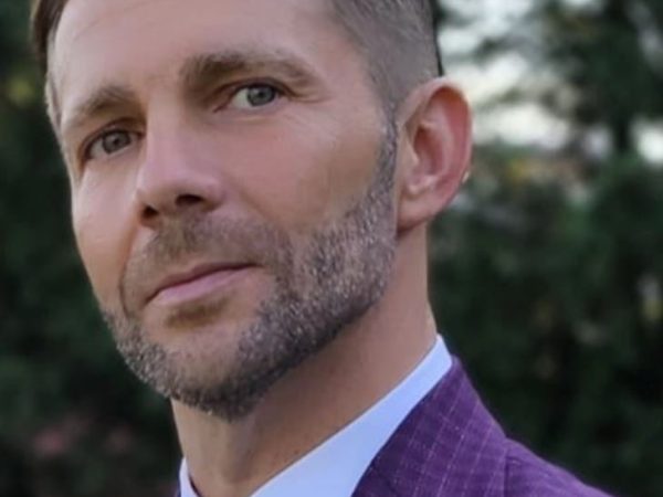 Claudiu Trandafir, Fondatorul OferteBancare.ro, Îți Arată Cum să Economisești Timp și Bani Inteligent