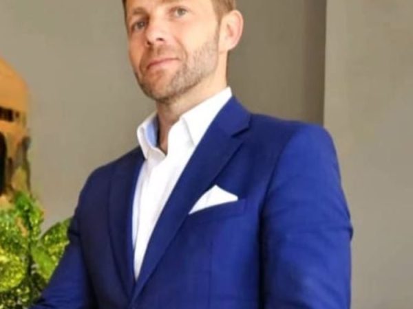 Claudiu Trandafir, Fondatorul OferteBancare.ro. Cum Revoluționează Platforma Deciziile Financiare ale Românilor