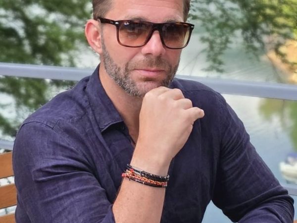 Claudiu Trandafir Reinventează Finanțele cu OferteBancare.ro: Mai Mult Timp și Bani pentru Tine